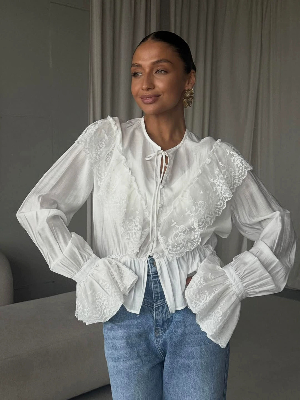Forever 21 White Lace Bell Sleeve Blouse Summer Office Round Neck Tie